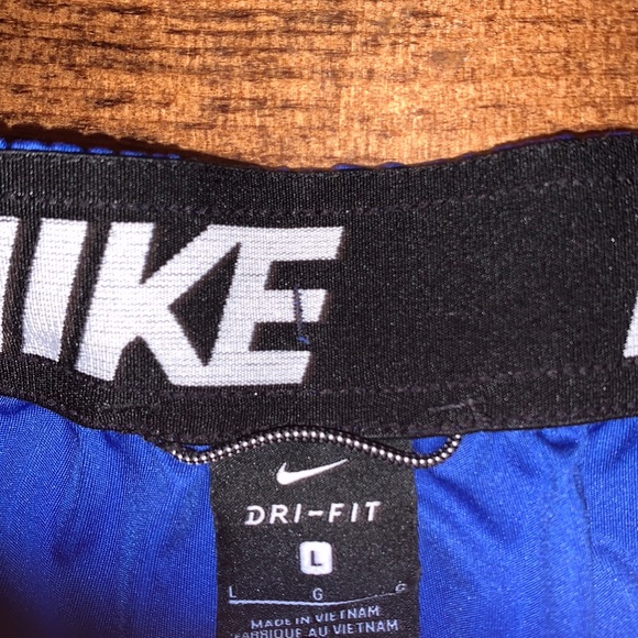 SOLD💥BLUE NIKE SHORTS - BOYS LARGE - Picture 4 of 4